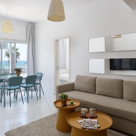 Sea View 2 Bedroom Apartment With Bomb Shelter Tel Aviv Bagian luar foto