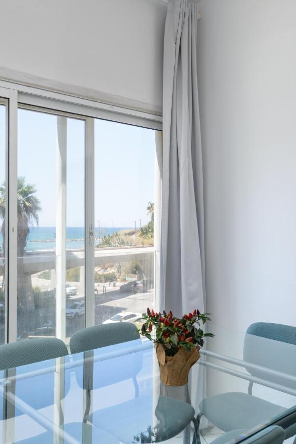 Sea View 2 Bedroom Apartment With Bomb Shelter Tel Aviv Bagian luar foto