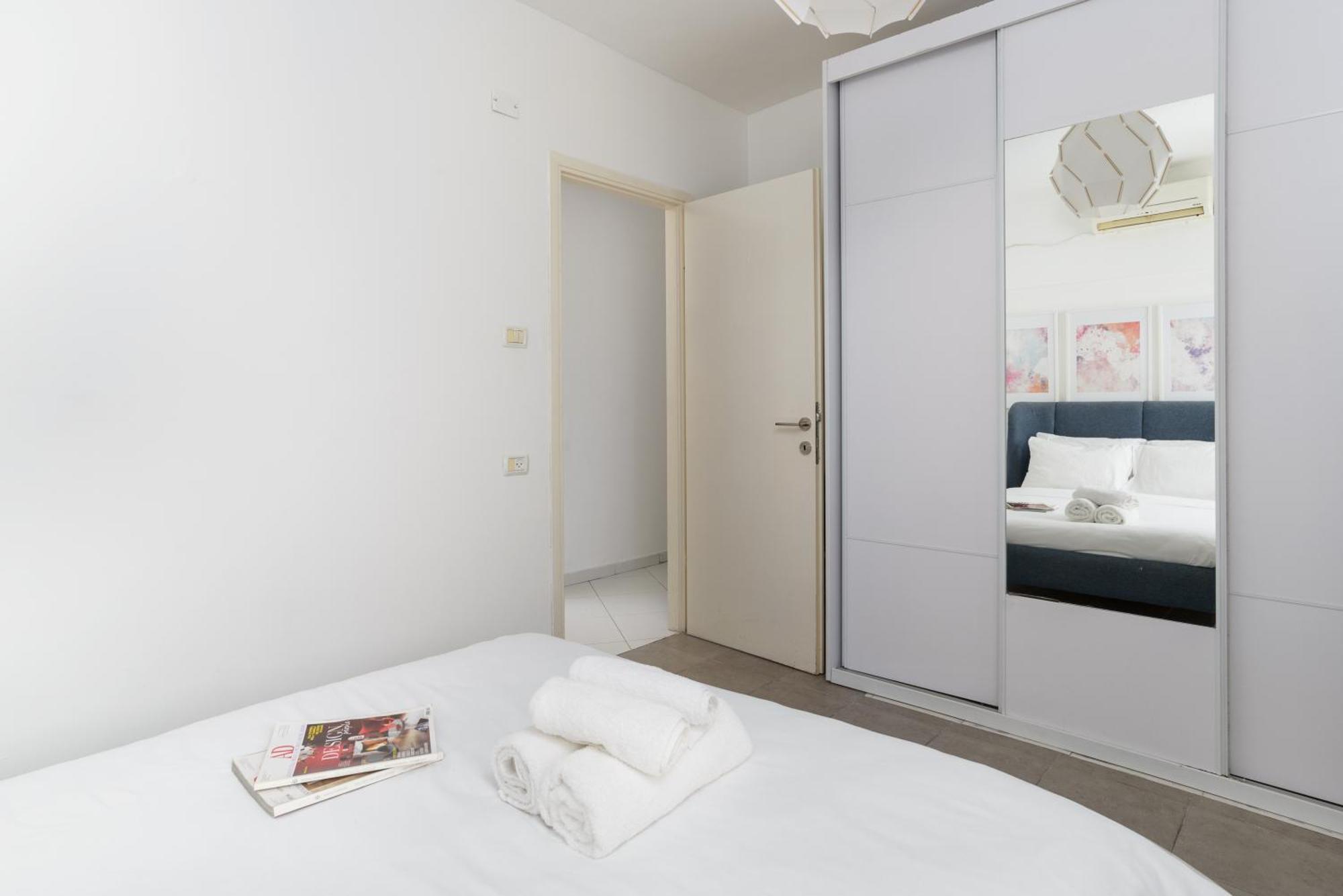 Sea View 2 Bedroom Apartment With Bomb Shelter Tel Aviv Bagian luar foto