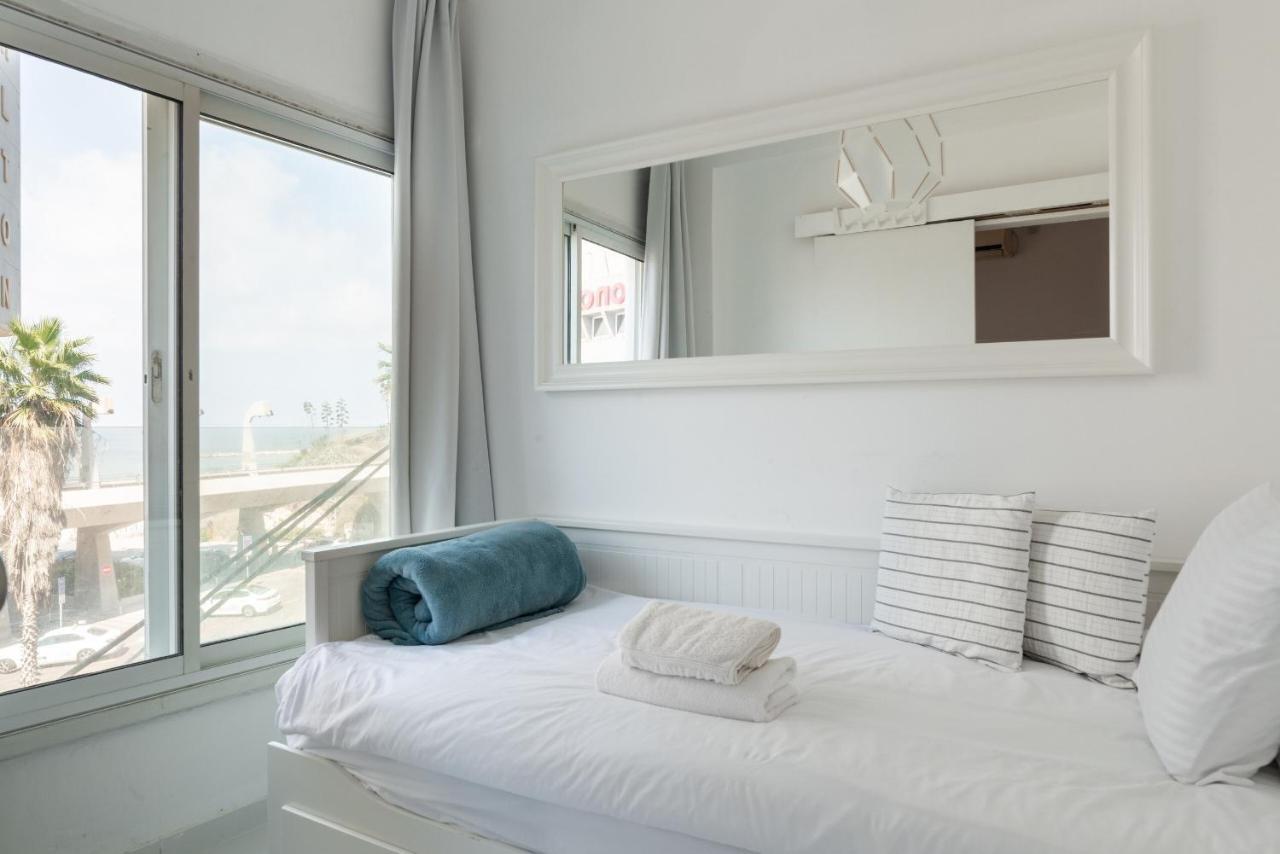 Sea View 2 Bedroom Apartment With Bomb Shelter Tel Aviv Bagian luar foto