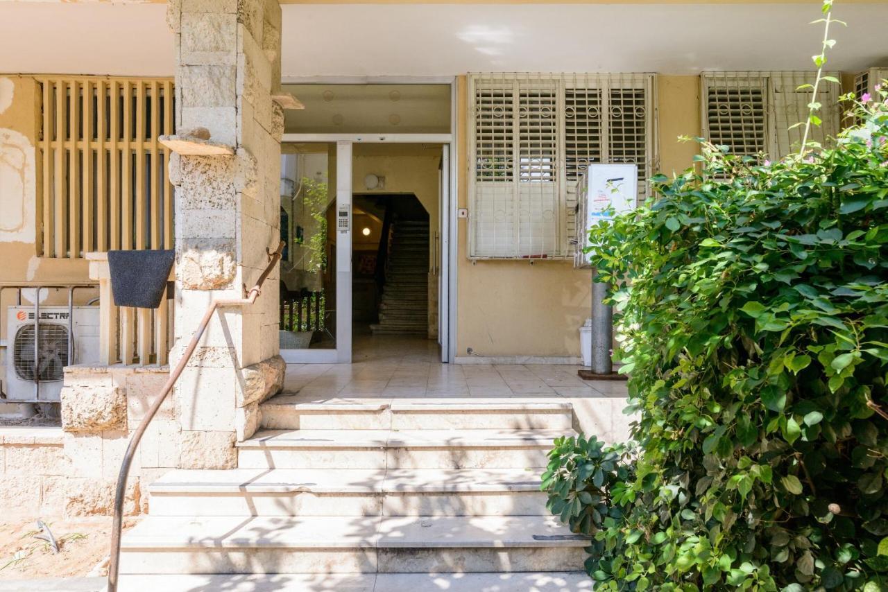 Sea View 2 Bedroom Apartment With Bomb Shelter Tel Aviv Bagian luar foto