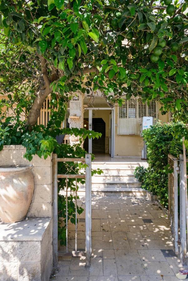 Sea View 2 Bedroom Apartment With Bomb Shelter Tel Aviv Bagian luar foto